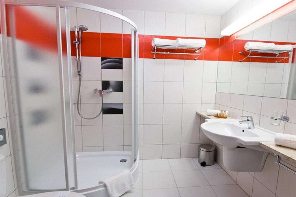 Hotel Poznanski A2 Luboń Habitación foto
